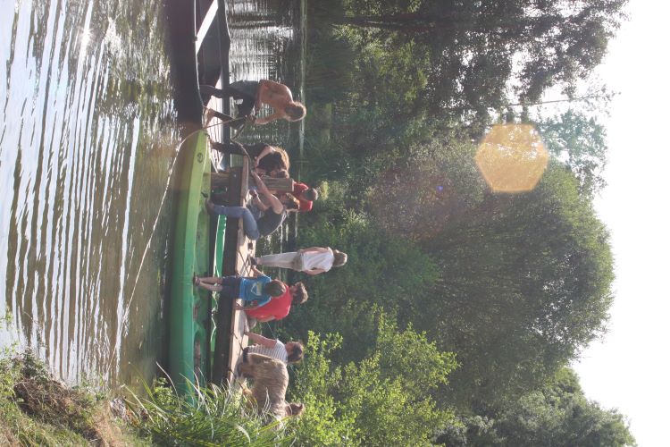 Fabrication d'un ponton à la ferme thérapeutique des Heures Etoilées