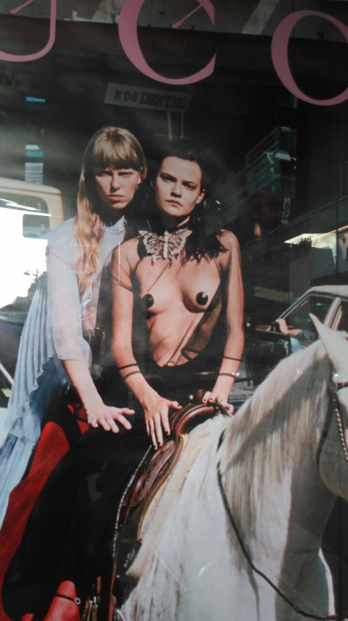autre campagne Gucci avec images tendancieuses voire pornographiques